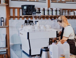 Cafe take away - xu hướng kinh doanh cafe mới của “startup” trẻ